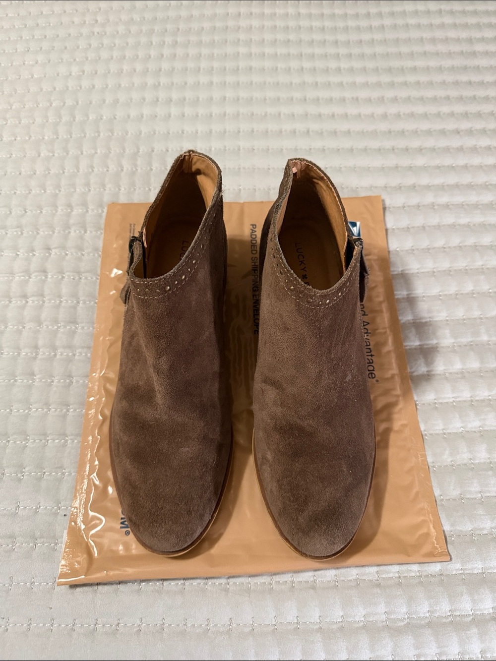 Lucky Brand Women’s Brown Suede Chukka Boots size 8.5